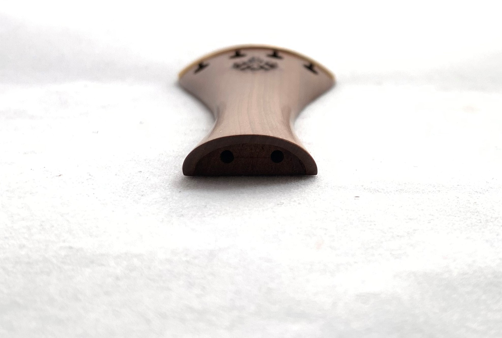 Saitenhalter-Violine-franz-modell-fleur-de-lis-boxwood-gold4