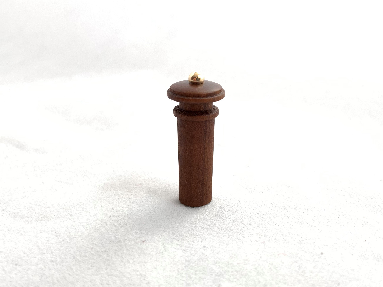 Endknopf-mit-kante-boxwood-gold3